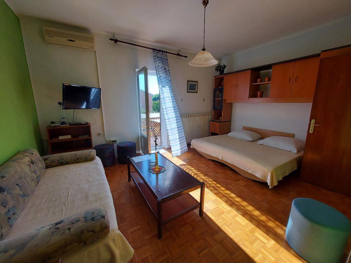 Apartments Fam Tomasic Baška Zimmer foto